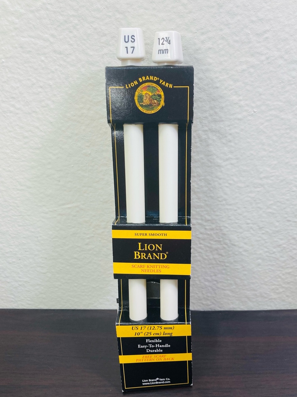 NEW Lion Brand Yarn Scarf Knitting Needles - US 17 (12.75 mm)